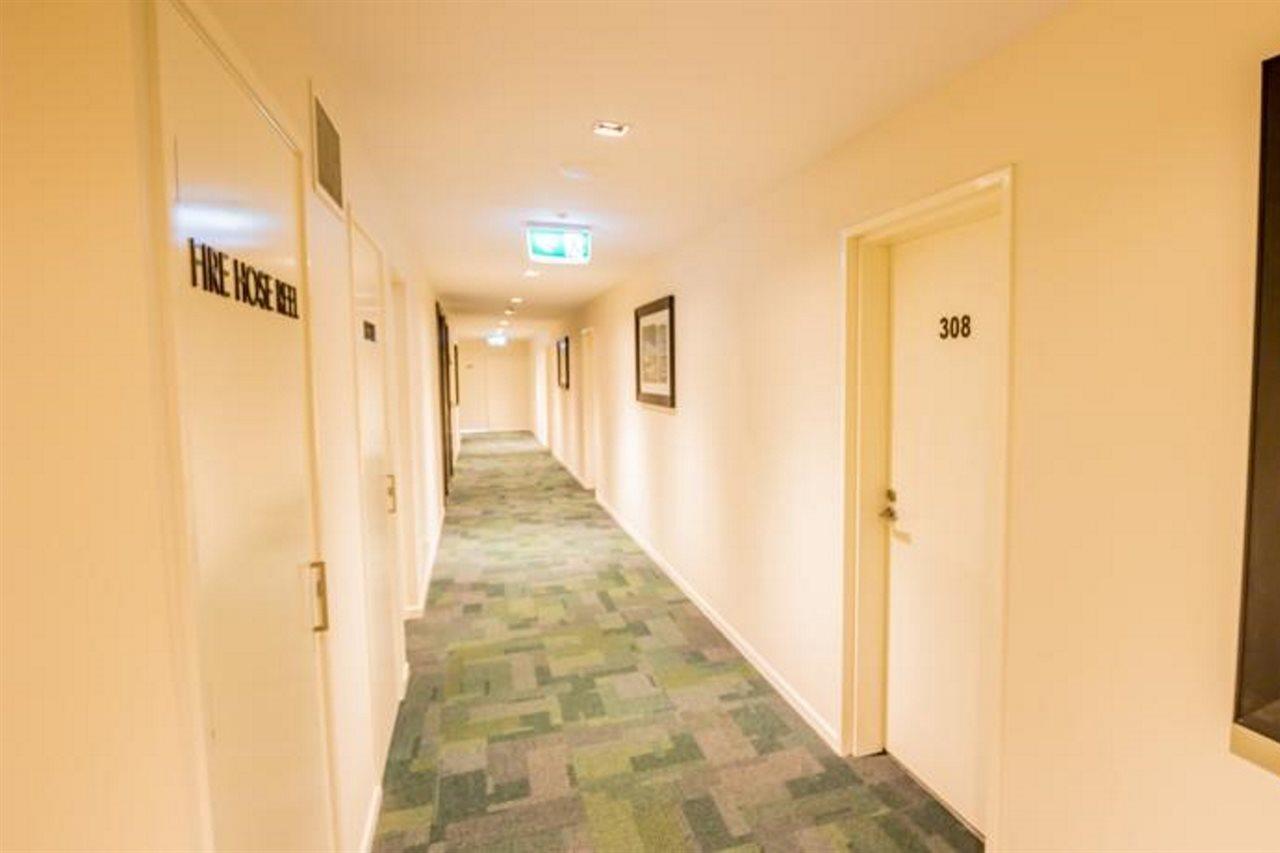 Eastwood Apartments Брисбен Экстерьер фото A typical corridor at the University of Kent